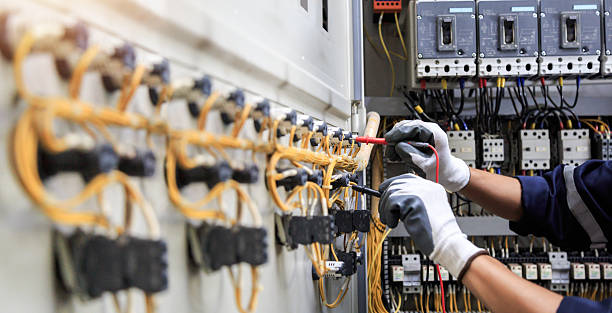 Professional Electrician technician working in Kalamazoo, MI